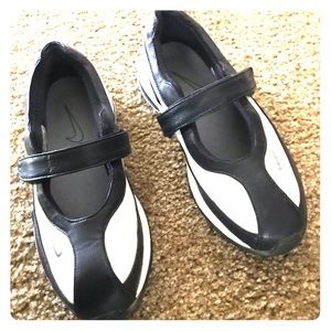 Like new Nike women’s golf shoes